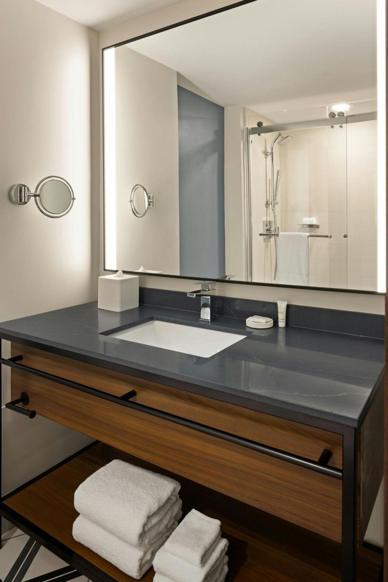 Oshkosh Marriott Waterfront Hotel & Convention Center Luaran gambar